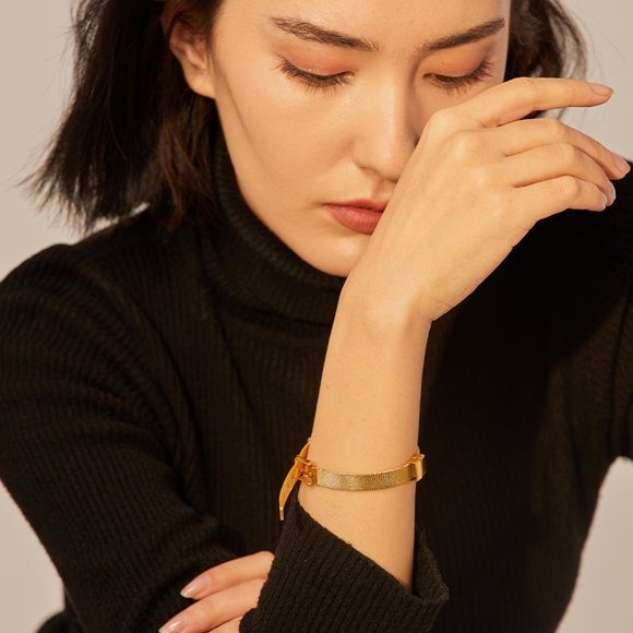 Chic Stainless Steel Bangle Bracelet - Picture 3 of 8